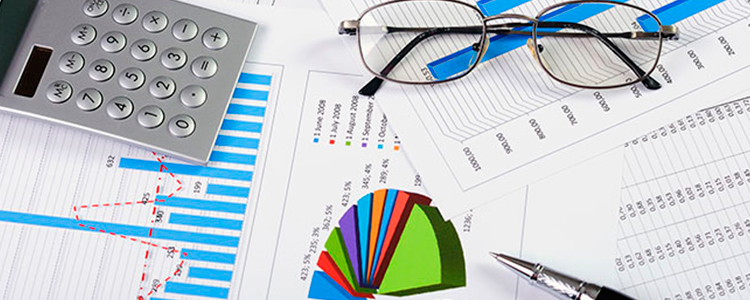 Внедрение CRM-системы позволяет руководству компании проводить анализ продаж, а затем принимать правильное стратегическое решение Внедрение CRM-системы позволяет руководству компании проводить анализ продаж, а затем принимать правильное стратегическое решение